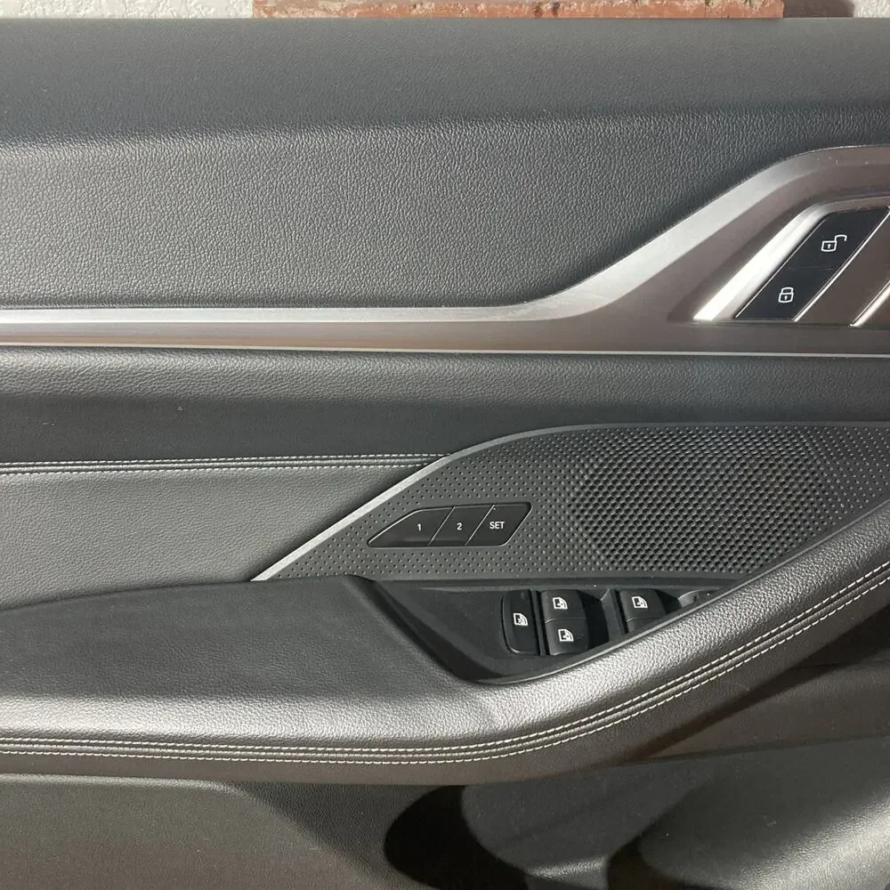 BMW I4 DOOR PANEL LEFT FRONT 2023 OEM